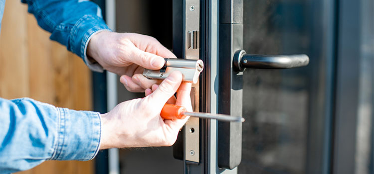 locksmith for commercial lock service in Woodward Island, BC